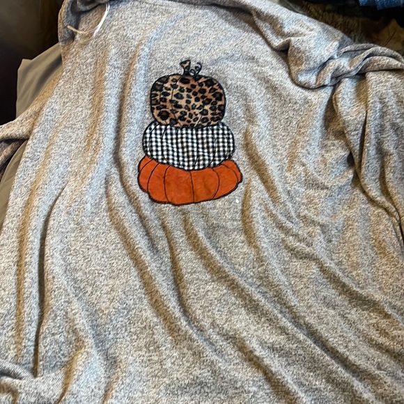 Womens size medium shirts - Picture 1 of 9